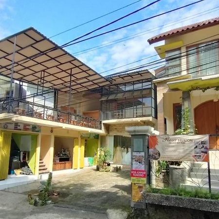 Rosa Pavilion Syariah RedPartner Malang Bagian luar foto